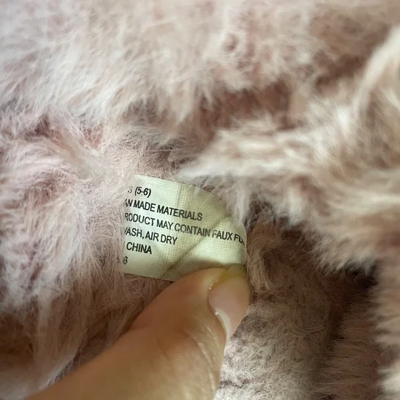 Pink fuzzy slippers - Picture 6 of 13